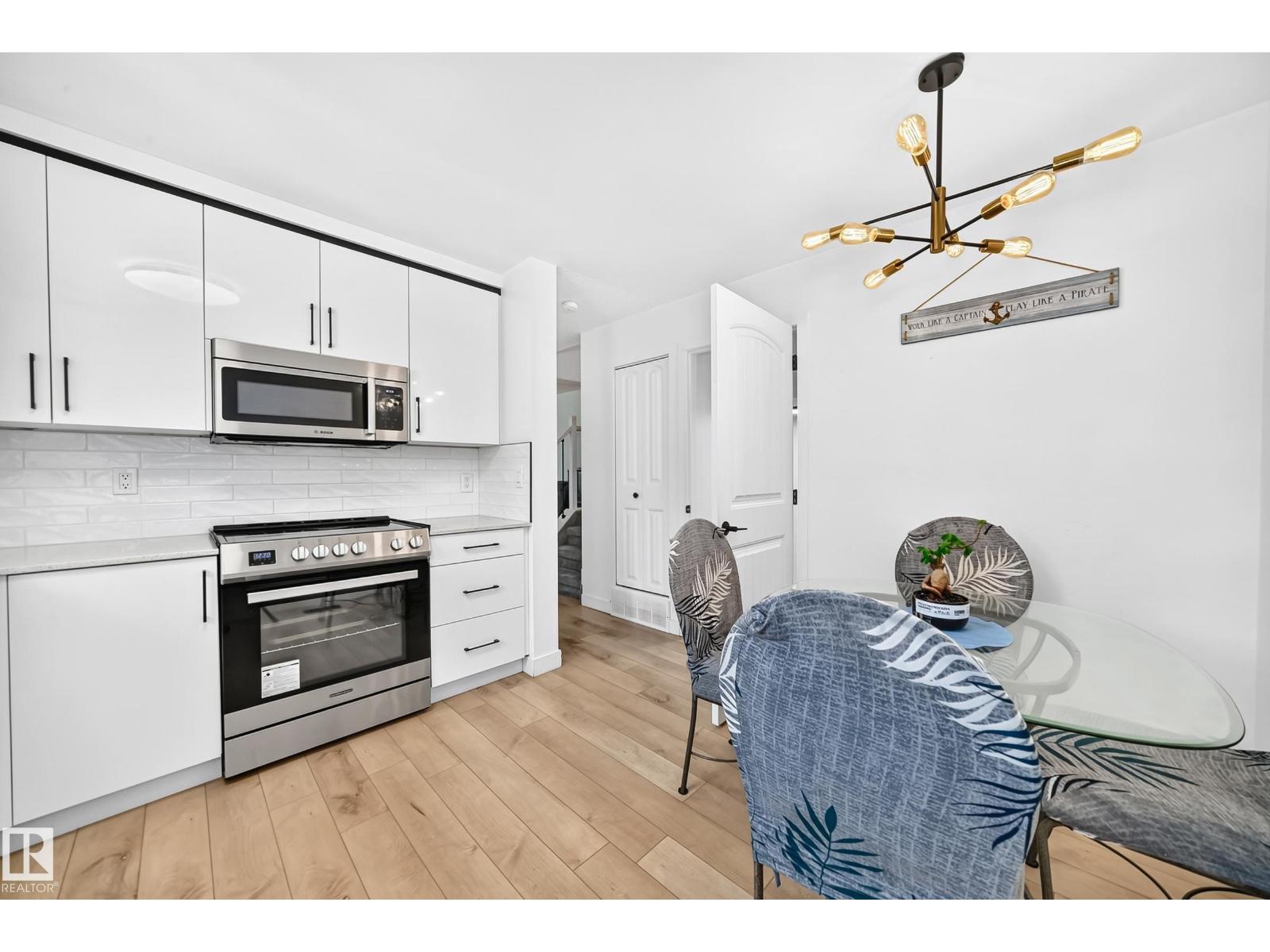 8033 27 AV NW - 17