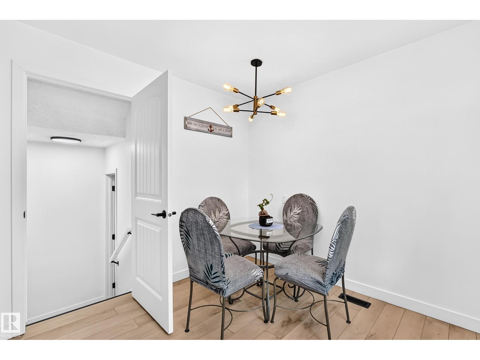 8033 27 AV NW - 19