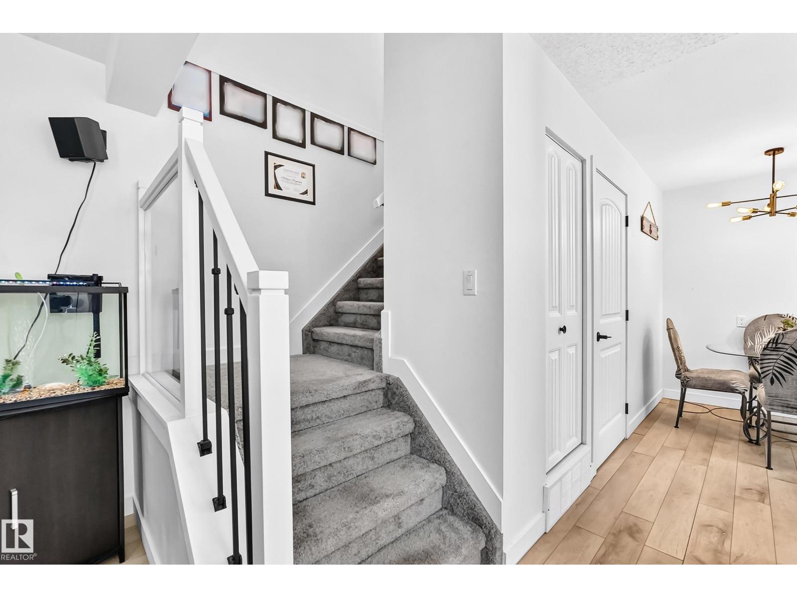 8033 27 AV NW - 22