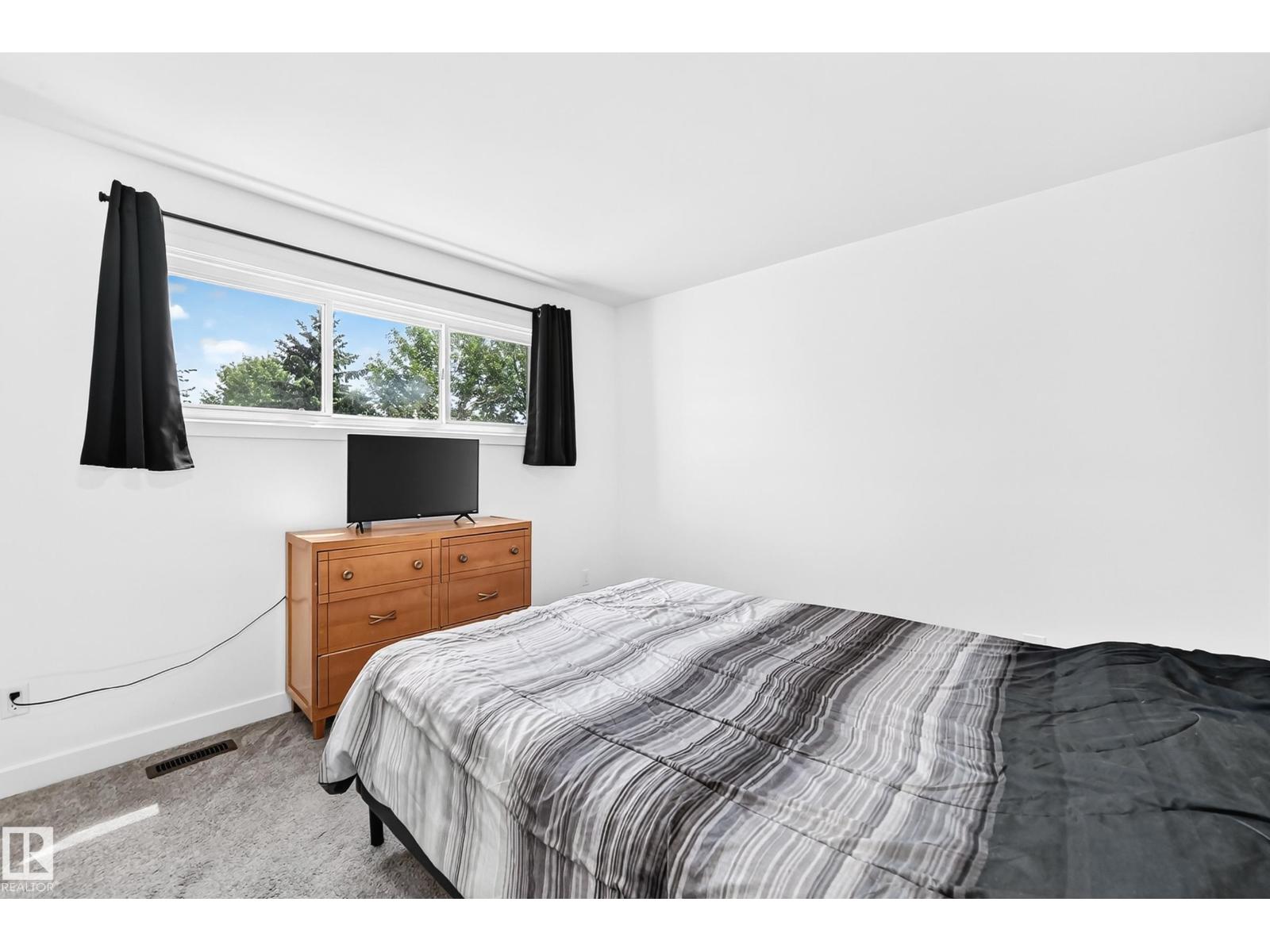 8033 27 AV NW - 24