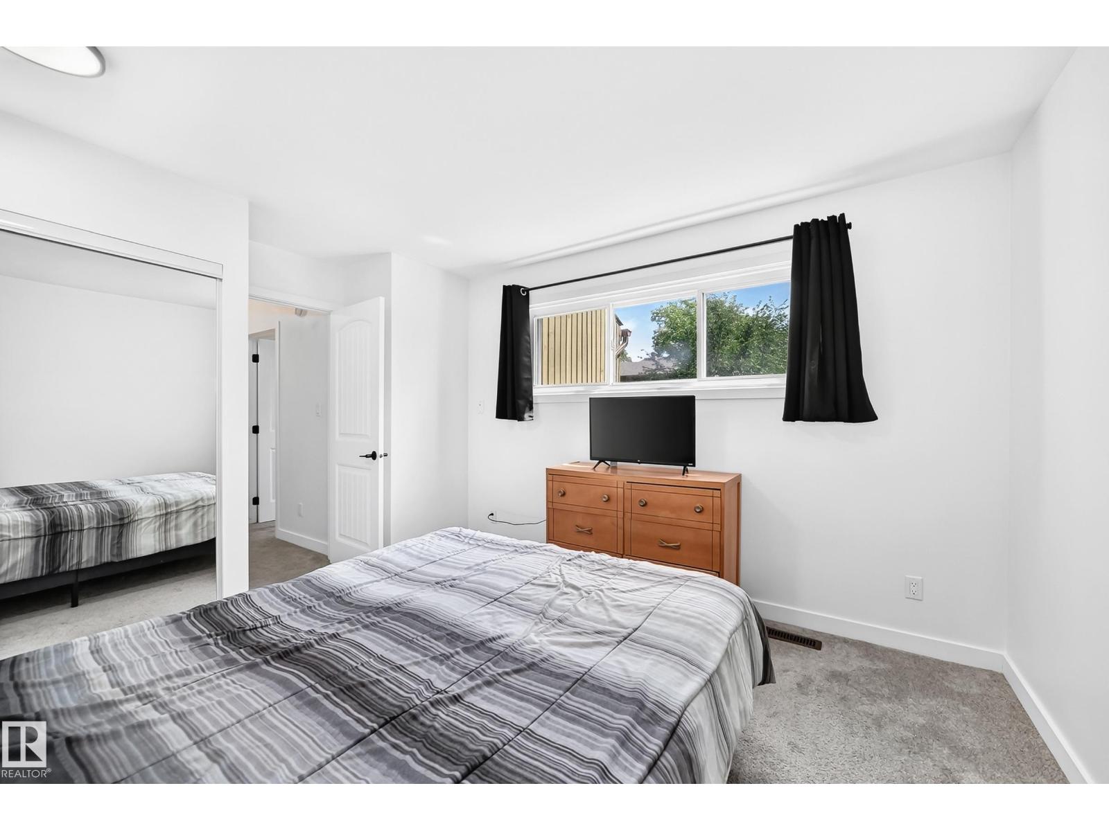 8033 27 AV NW - 25