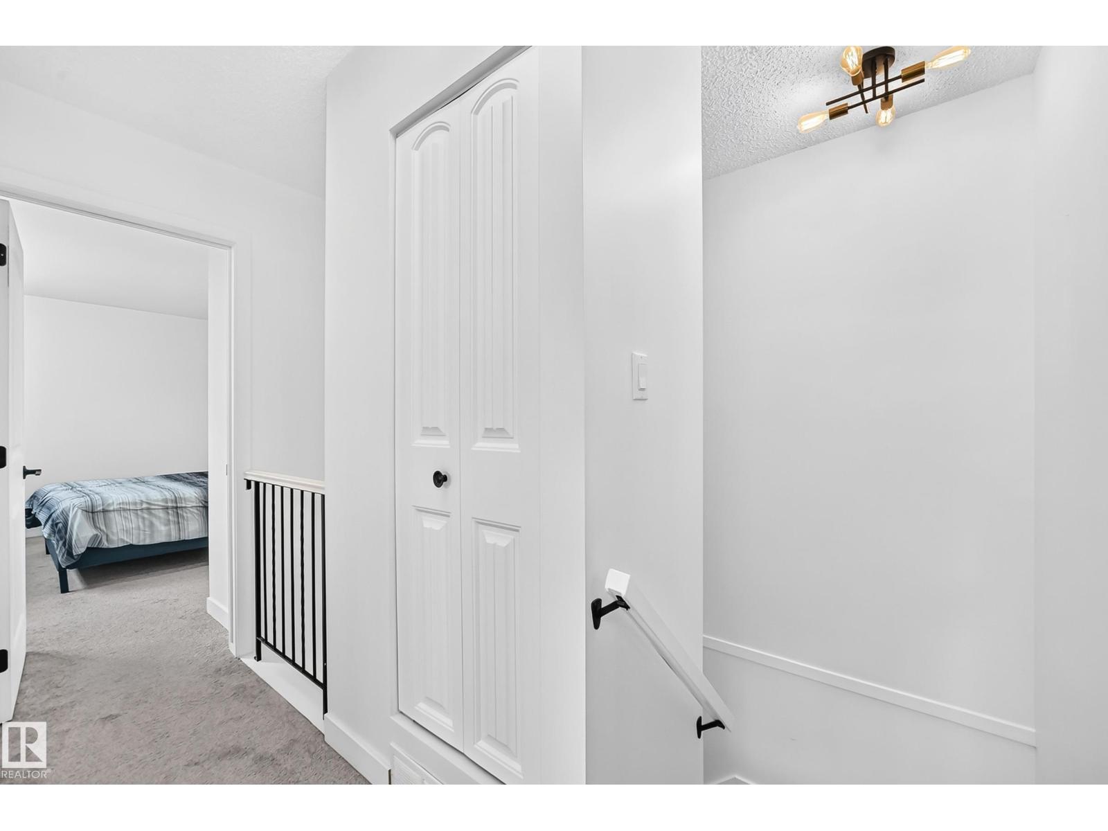 8033 27 AV NW - 33