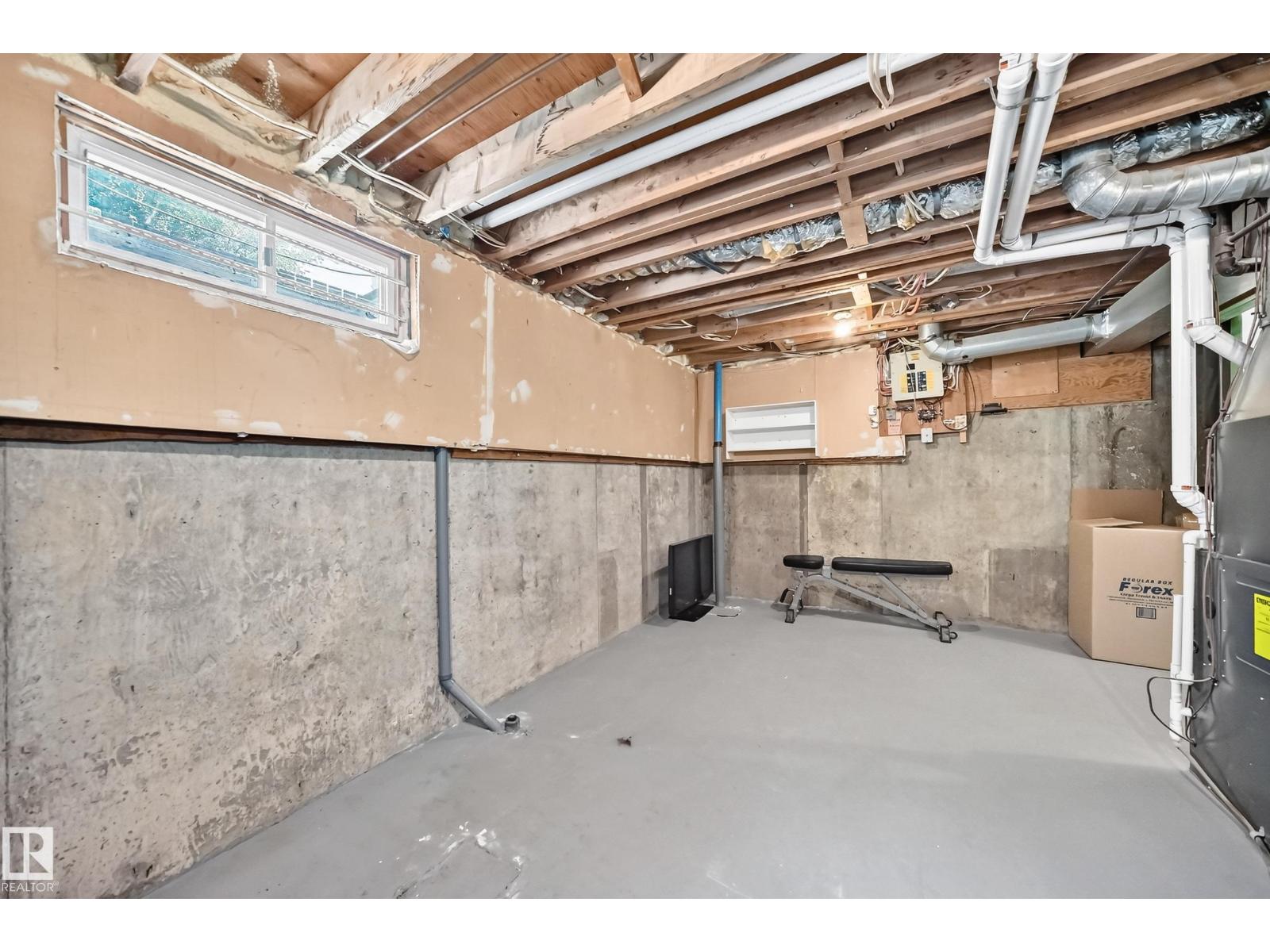 8033 27 AV NW - 37