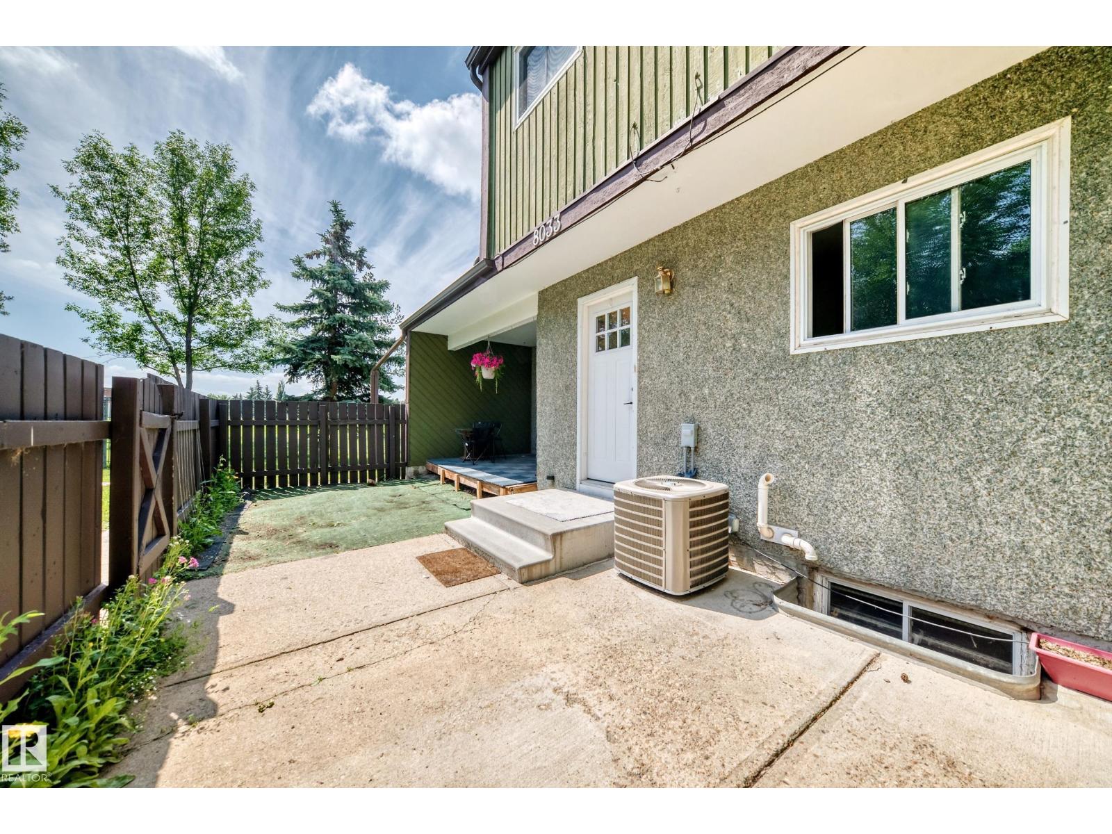 8033 27 AV NW - 4