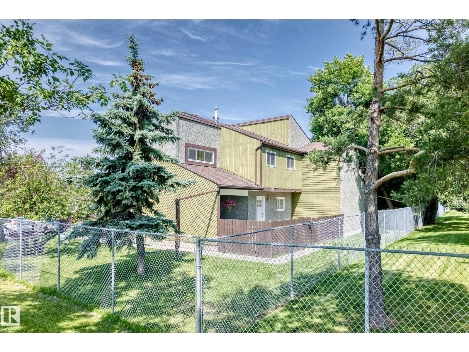 8033 27 AV NW - 44