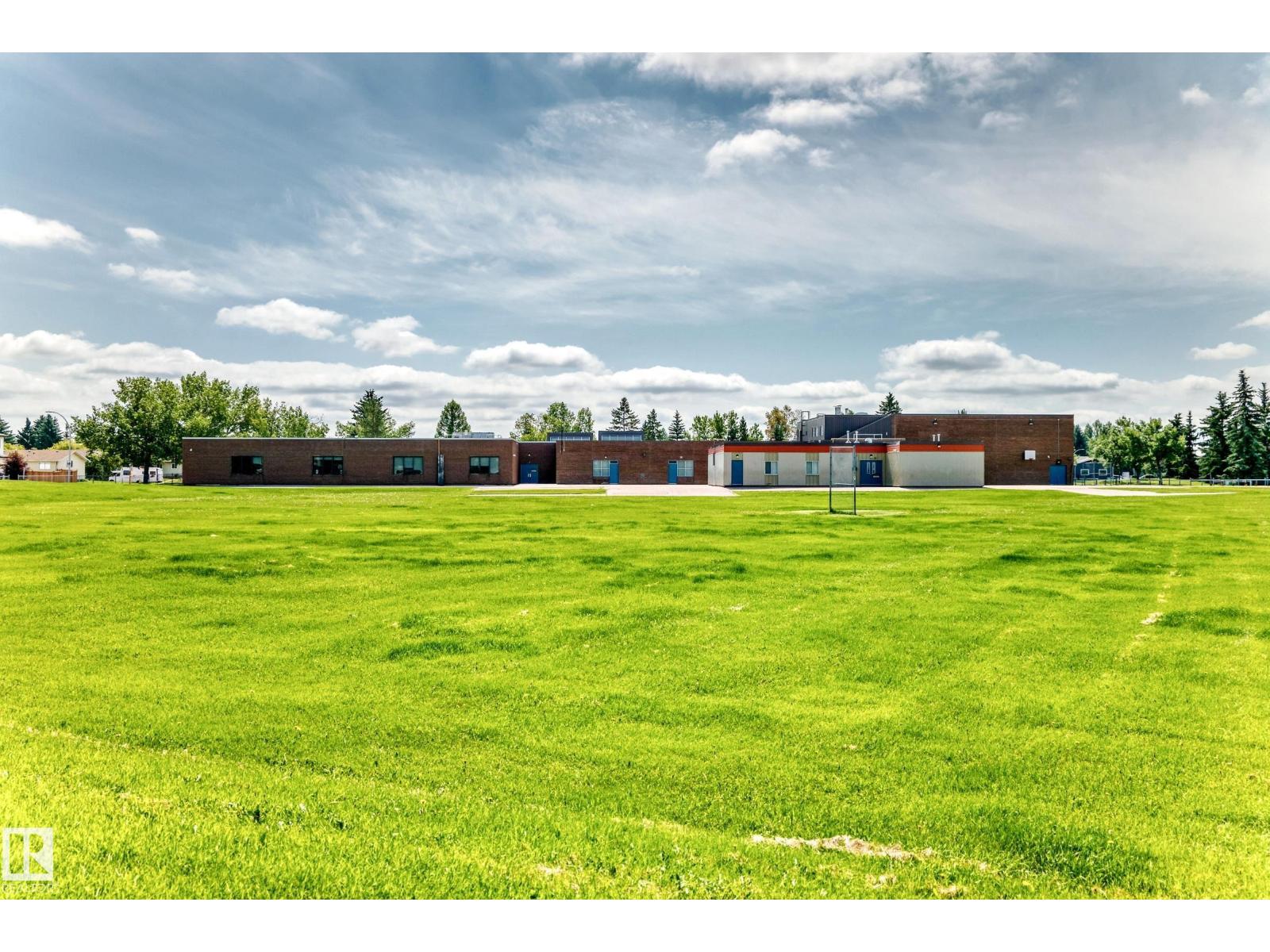 8033 27 AV NW - 45