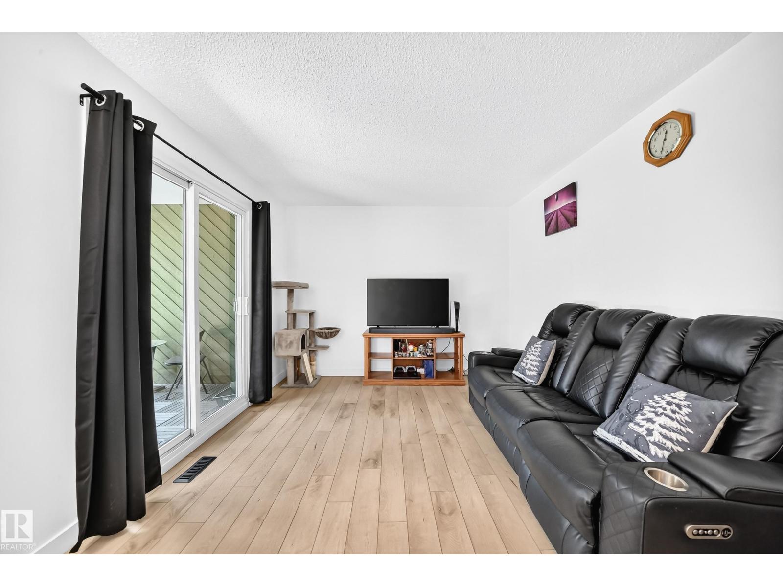 8033 27 AV NW - 7
