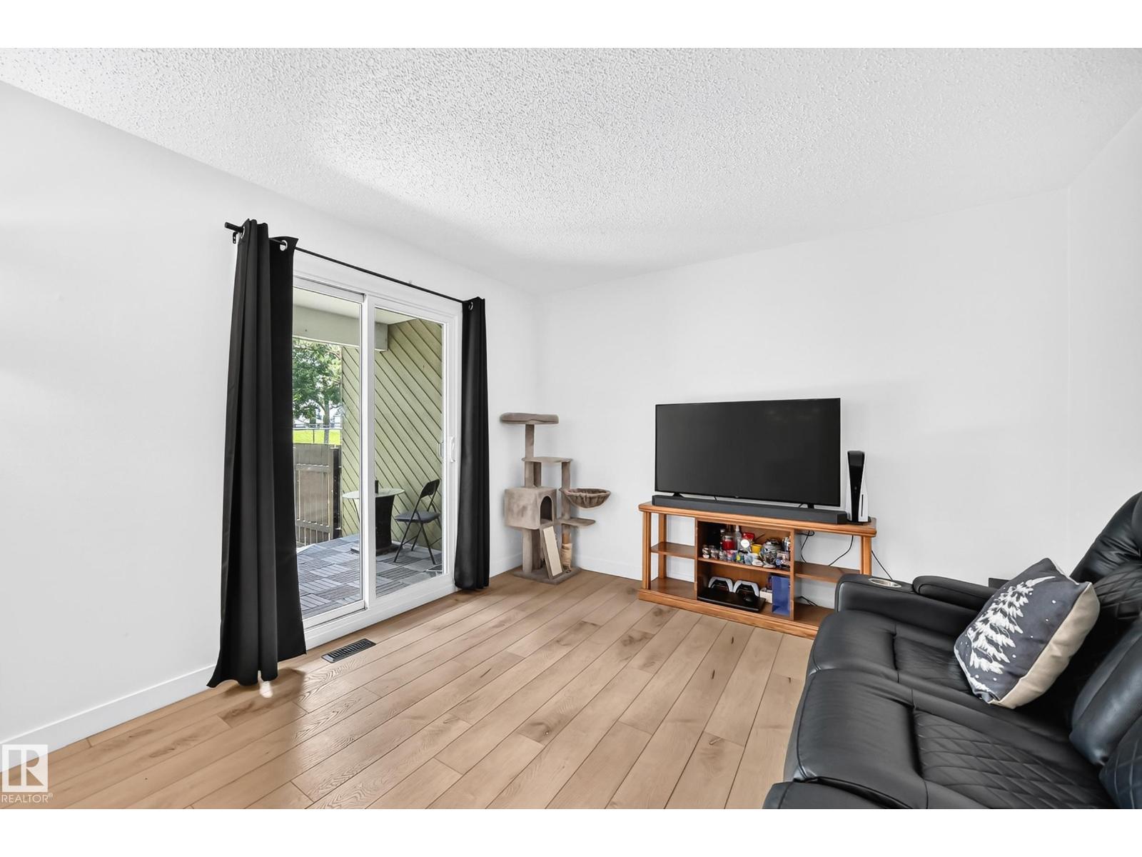 8033 27 AV NW - 8