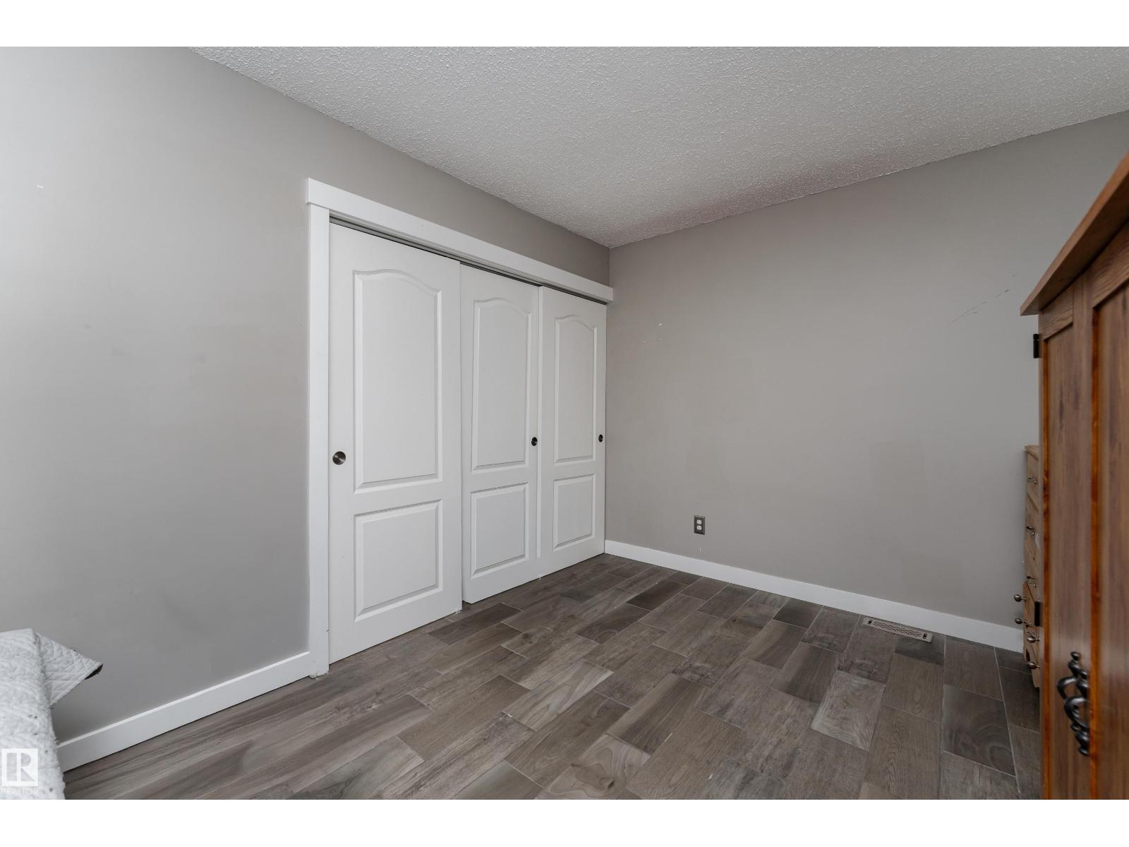 #2 4707 126 AV NW - 16