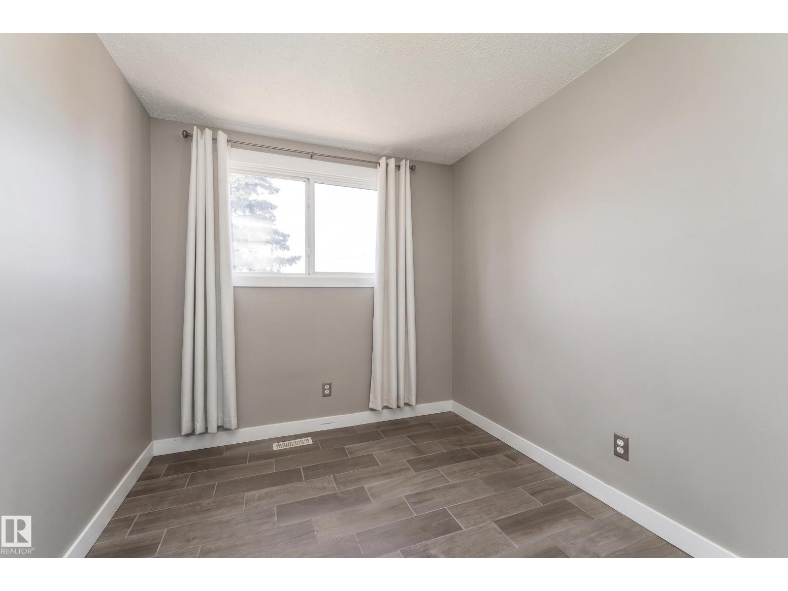 #2 4707 126 AV NW - 17