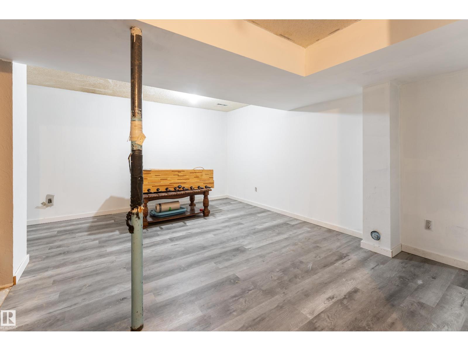 #2 4707 126 AV NW - 23