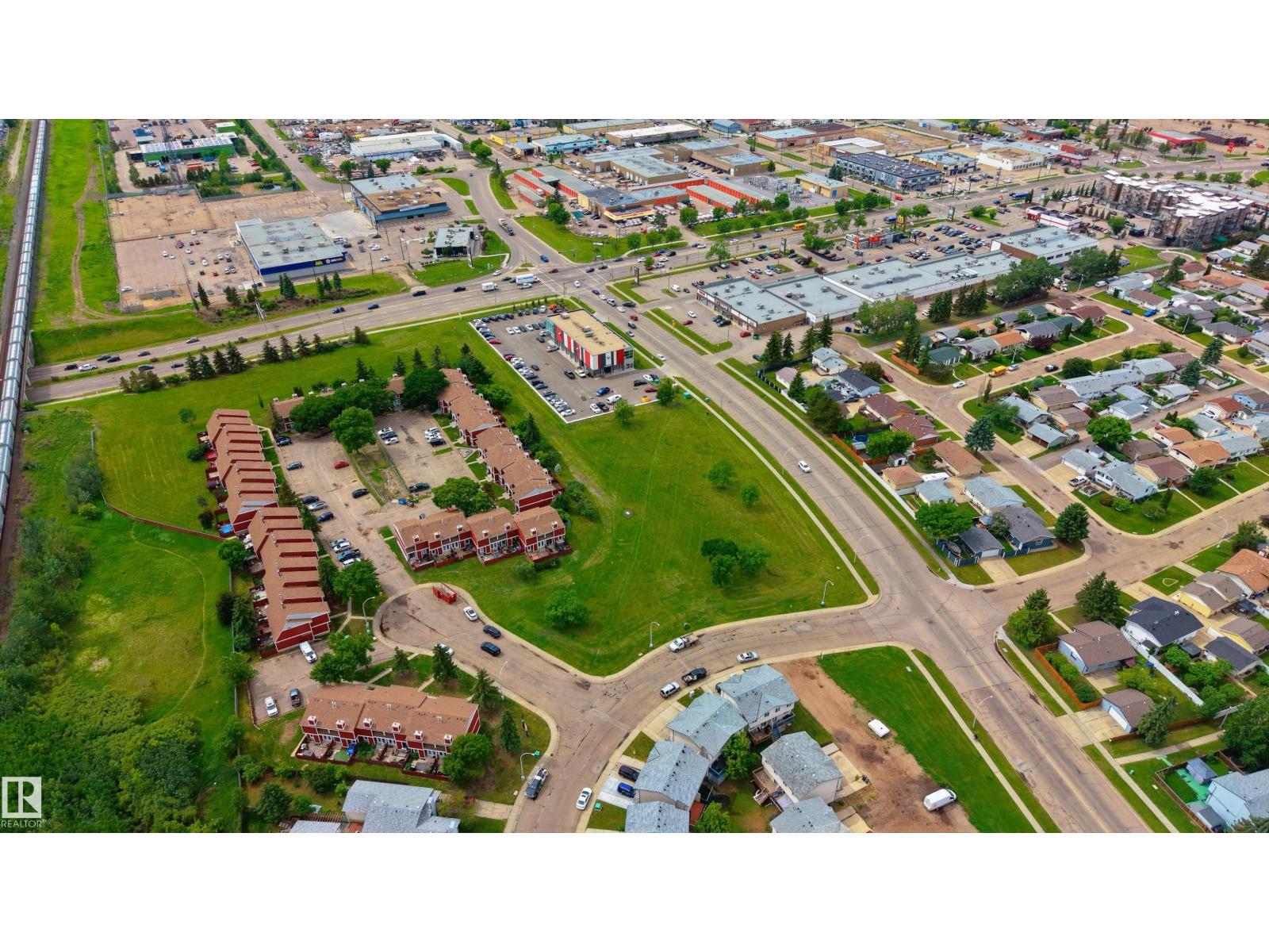 #2 4707 126 AV NW - 34