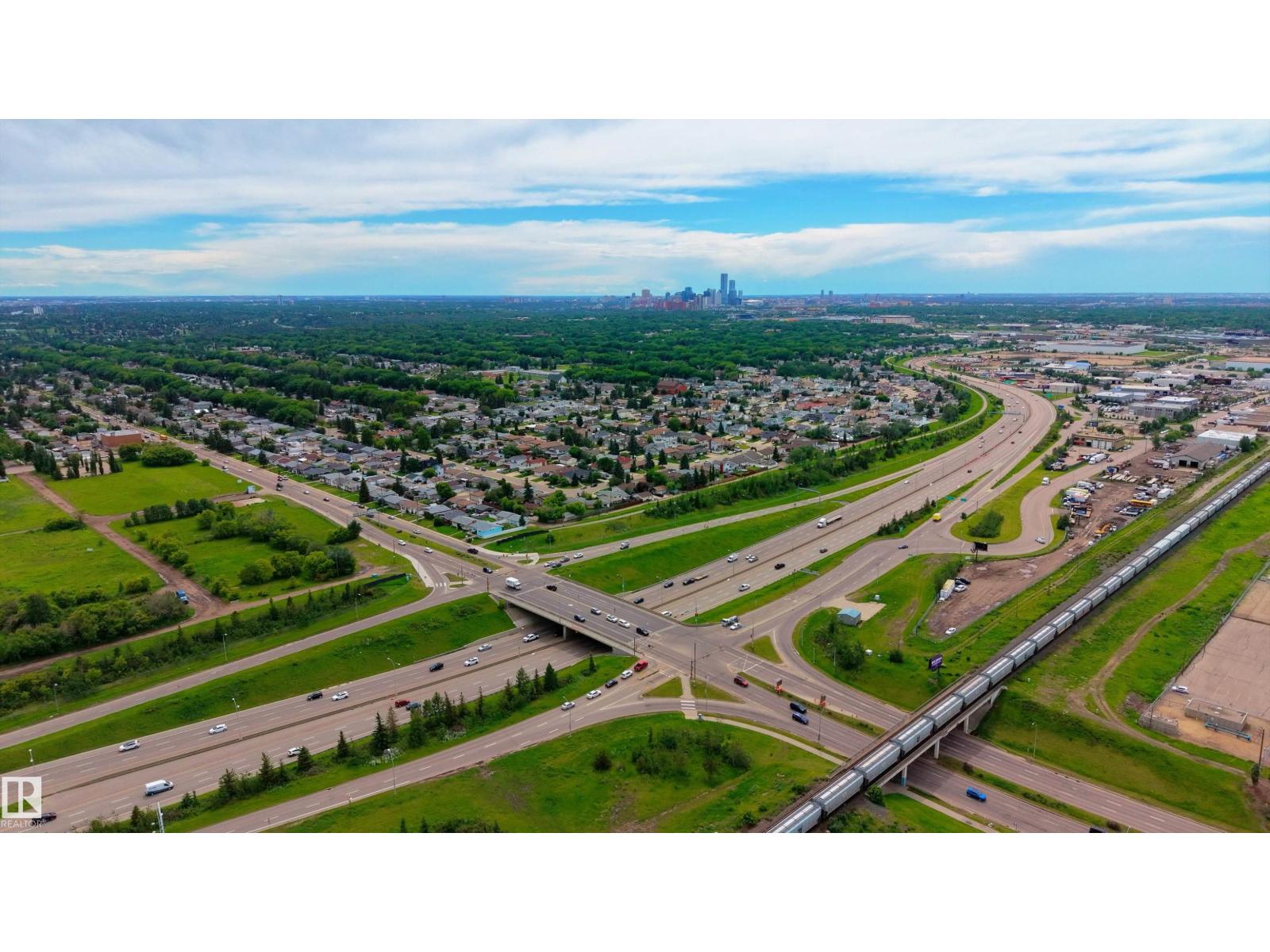 #2 4707 126 AV NW - 35