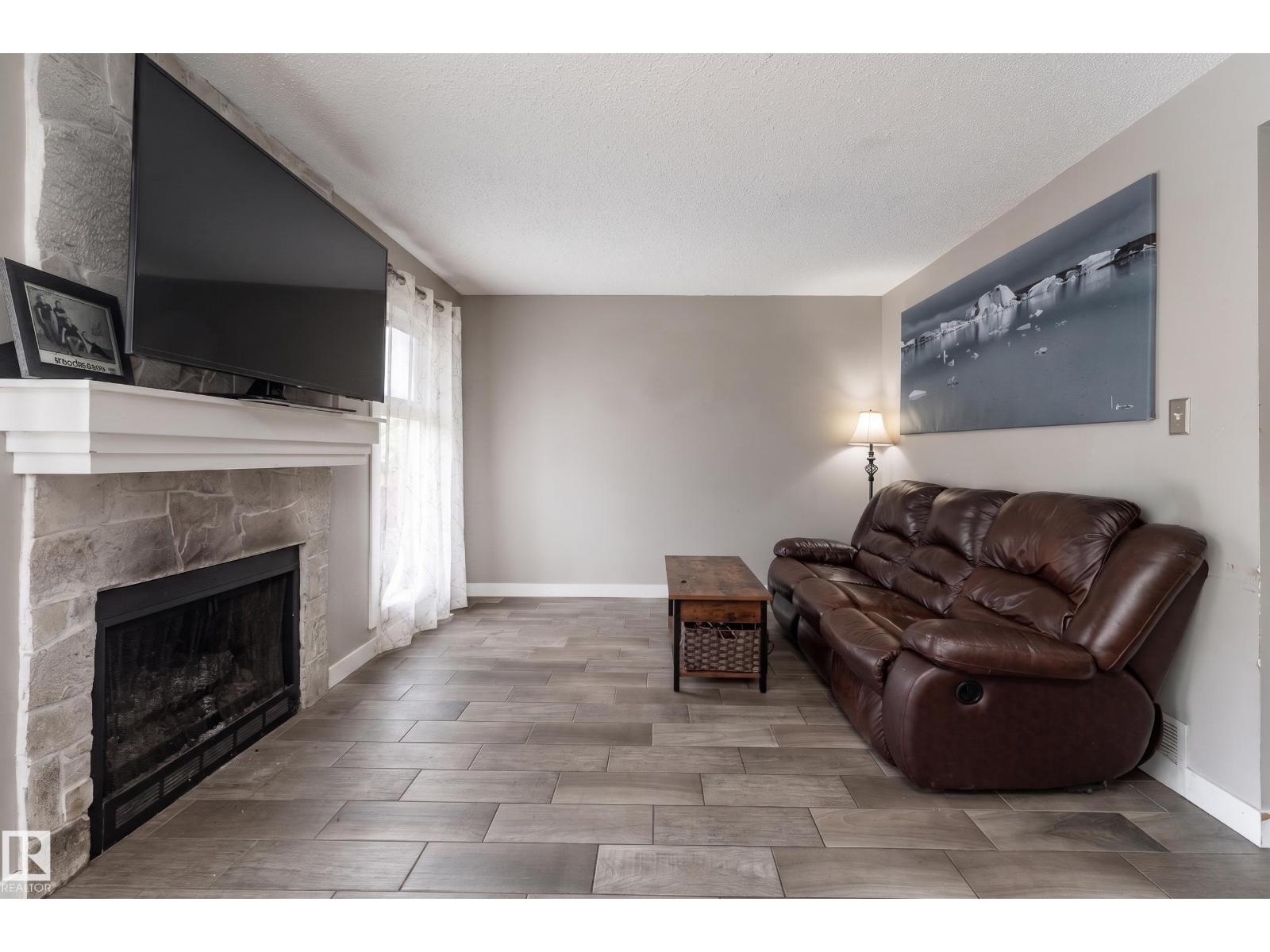 #2 4707 126 AV NW - 6