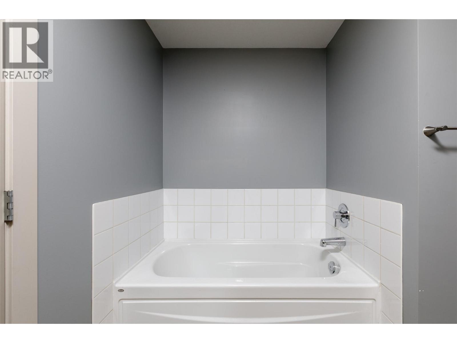 #203 700 Martin Avenue - 16