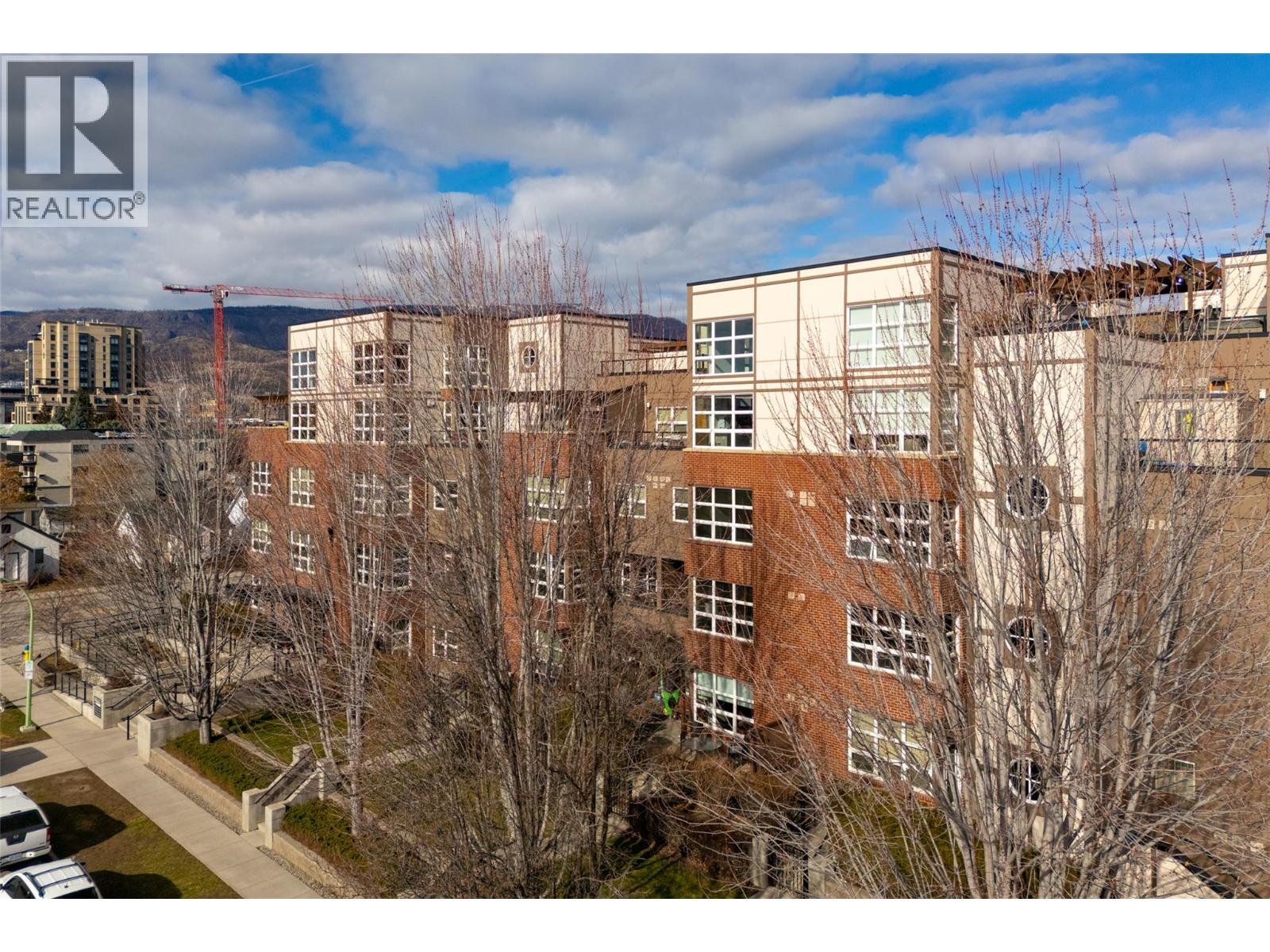 #203 700 Martin Avenue - 39