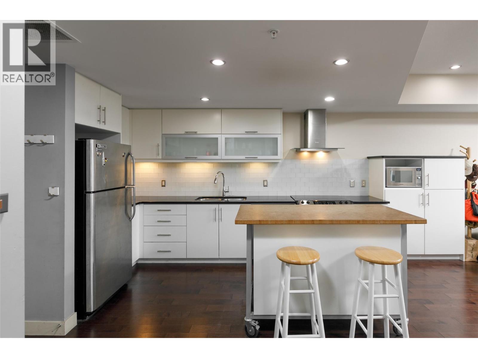 #203 700 Martin Avenue - 5