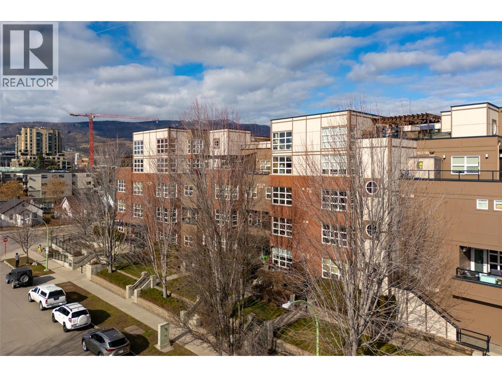 #203 700 Martin Avenue - 40