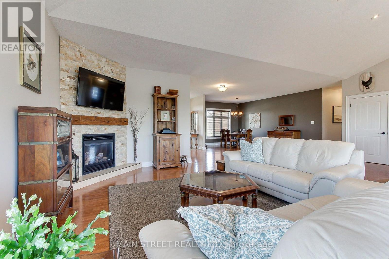 13 BROLLEY CRESCENT - 16