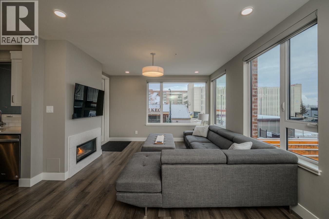 201 1087 6TH AVENUE, Prince George