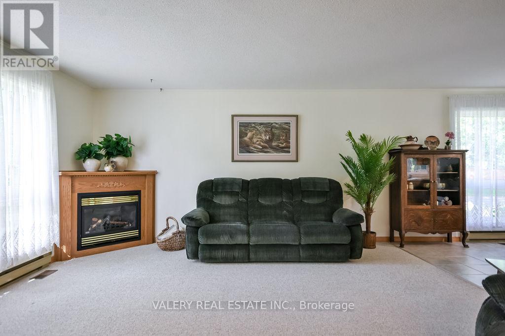 215 FRASER STREET - 4