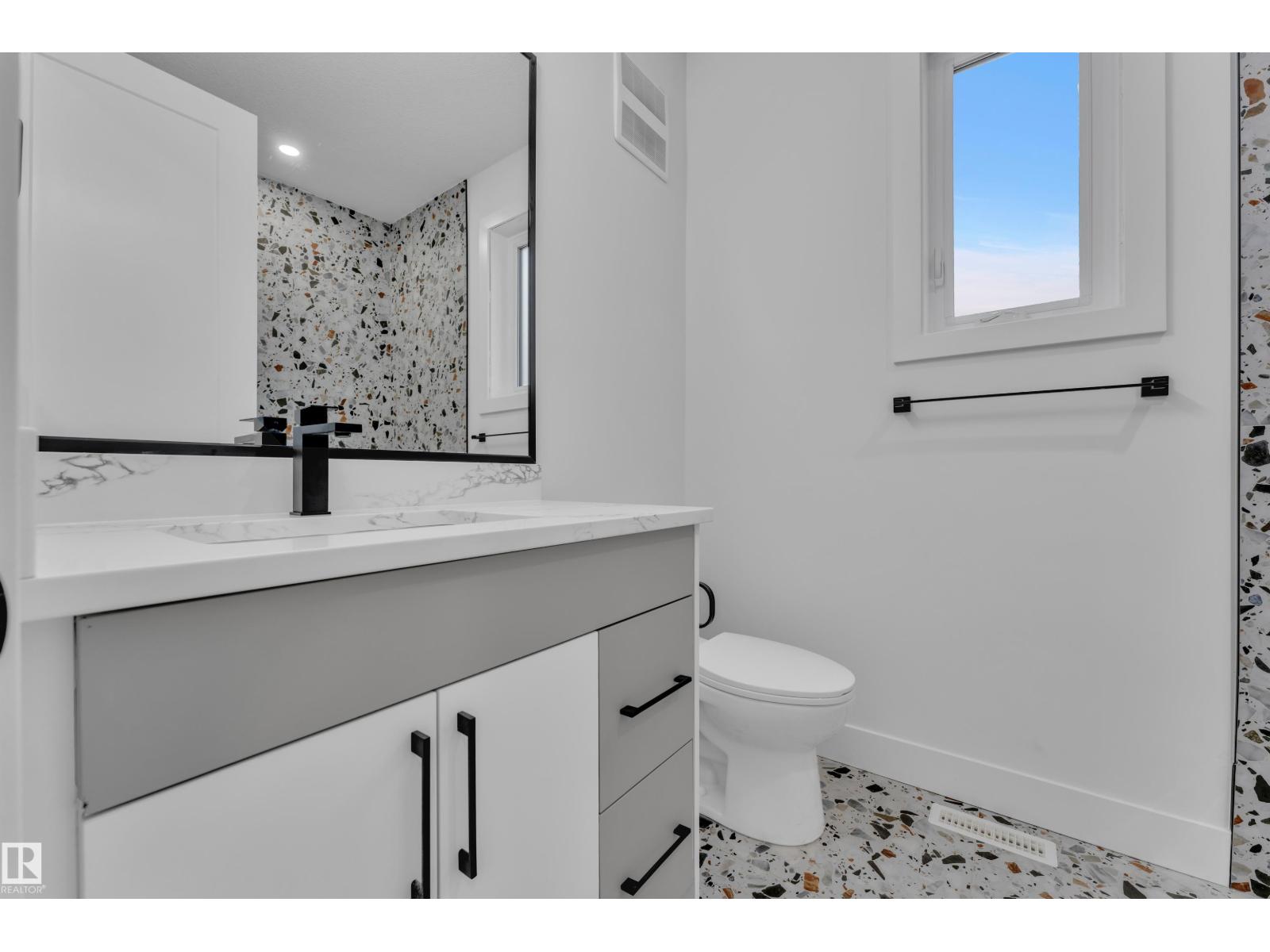 207 Linden LO - 34