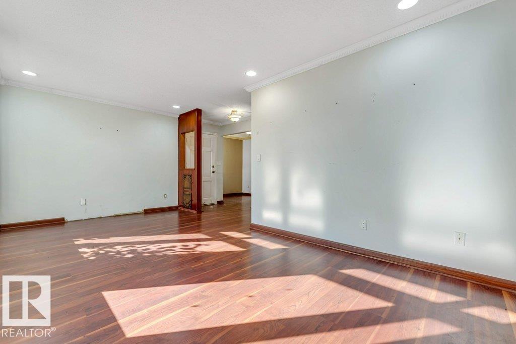 4337 38 ST NW NW - 17