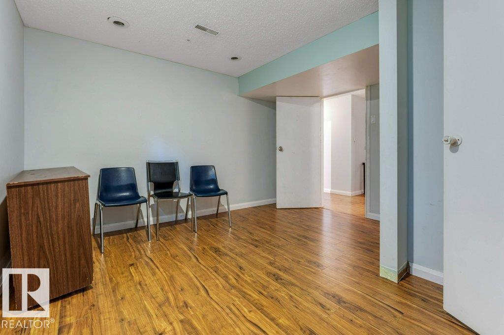 4337 38 ST NW NW - 33