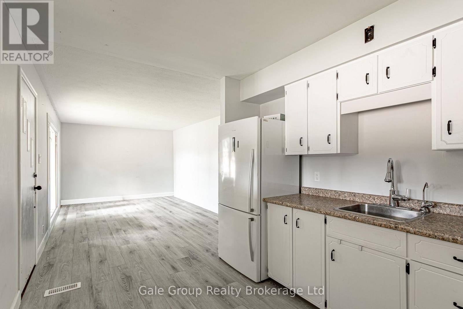 32A GLENDALE DRIVE - 10