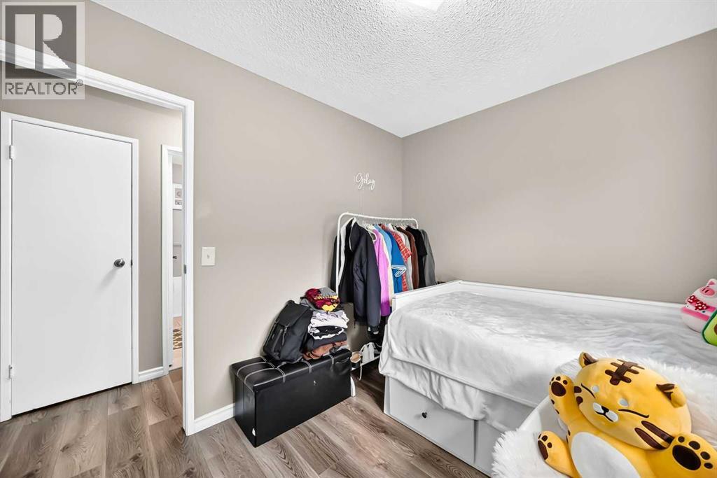 553 Macewan Drive NW - 21