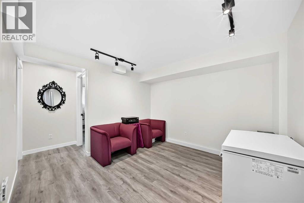 553 Macewan Drive NW - 24