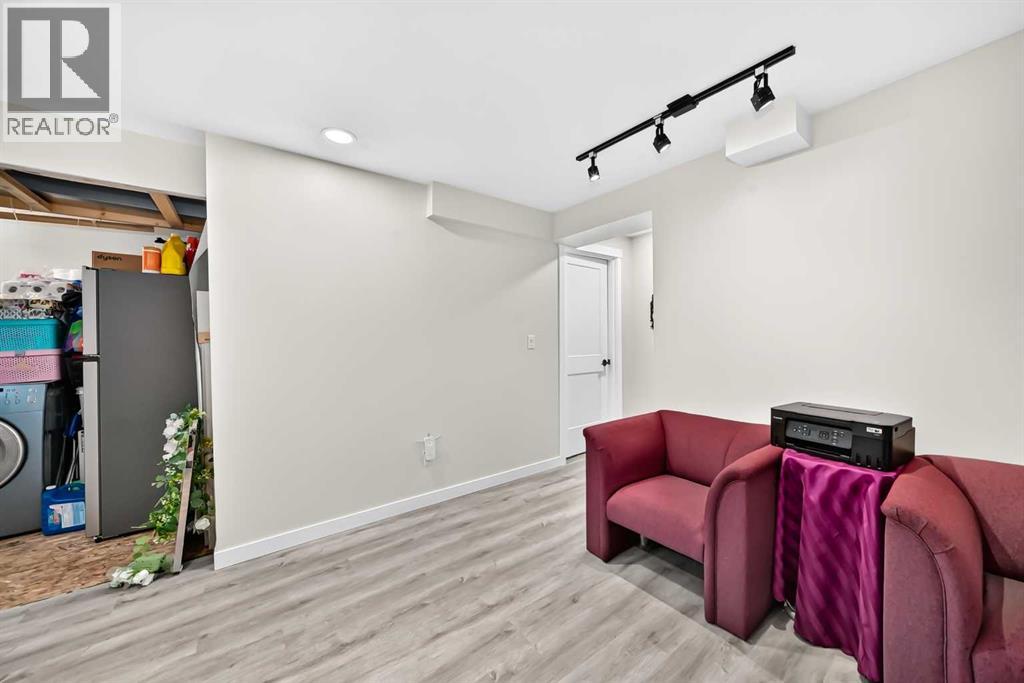 553 Macewan Drive NW - 25