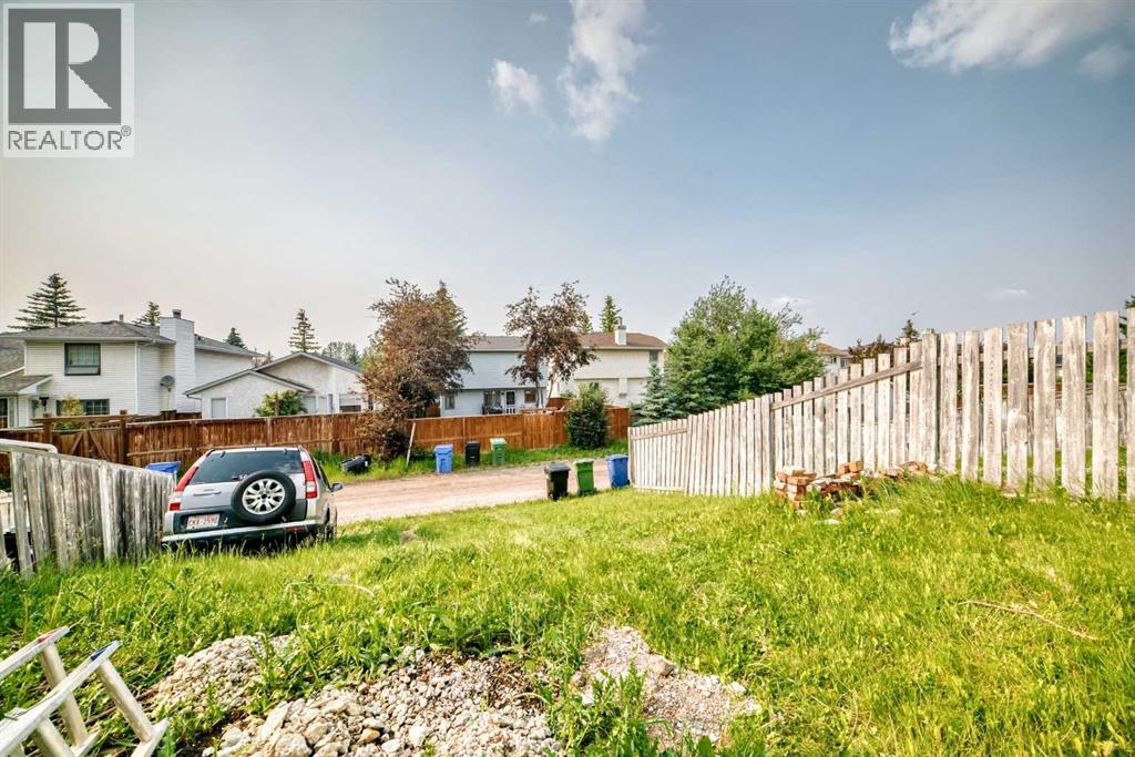 553 Macewan Drive NW - 34