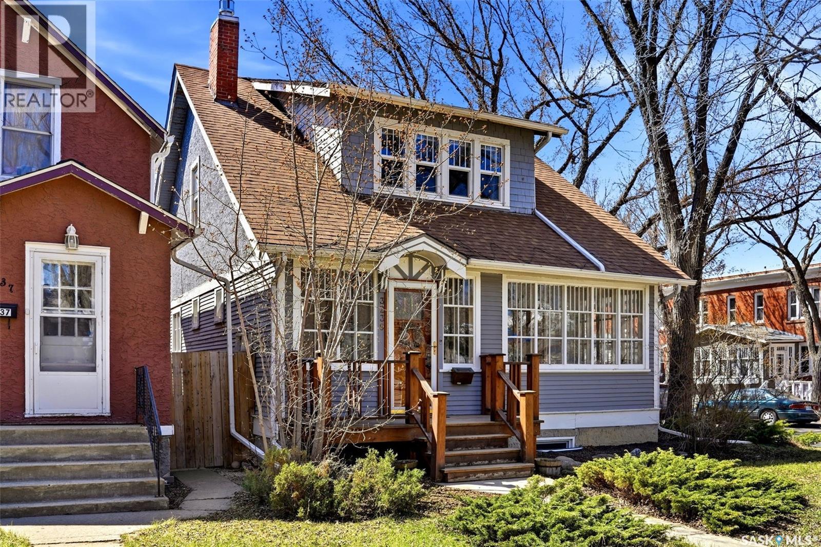 3239 Victoria AVENUE - 2