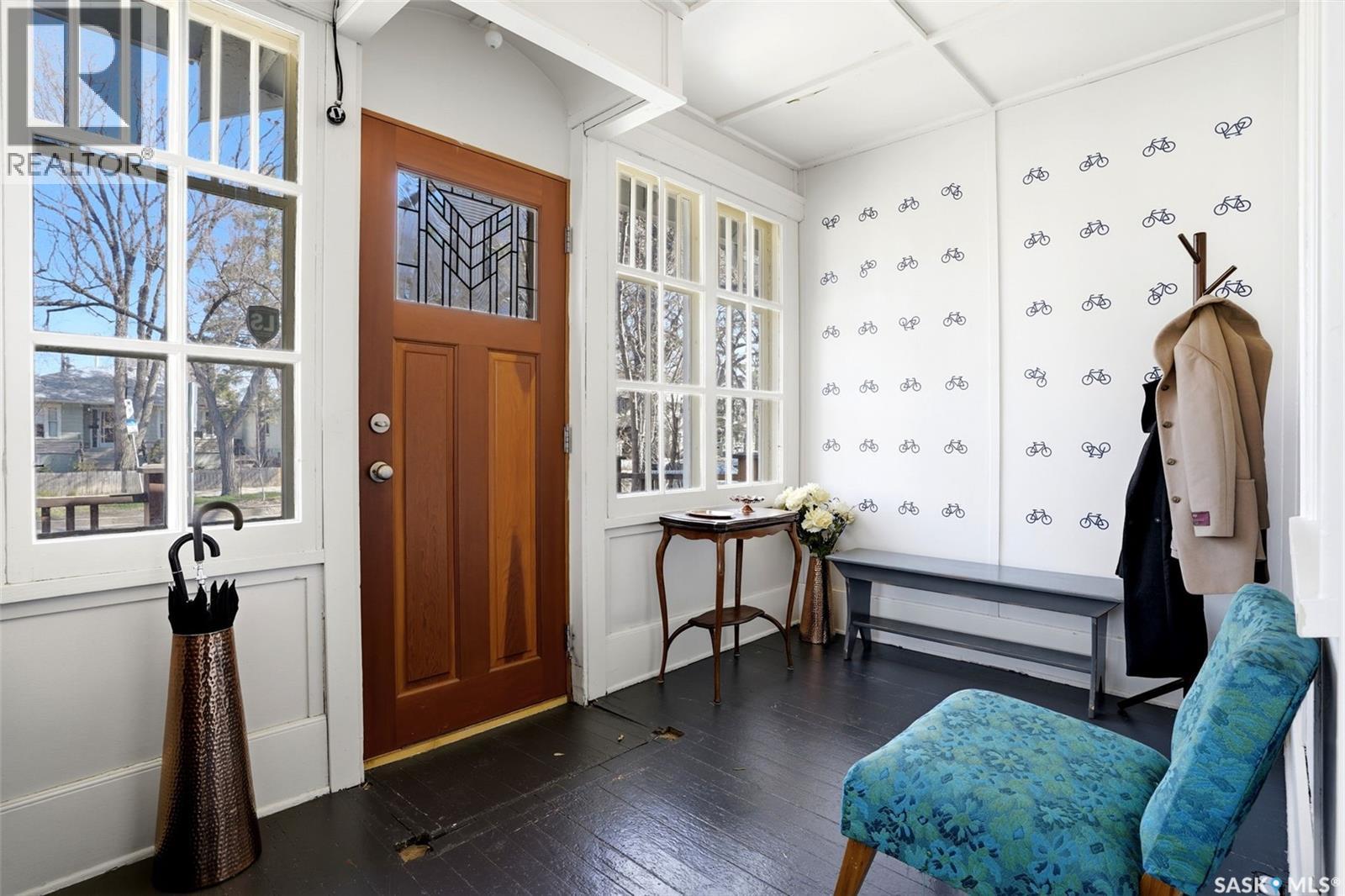 3239 Victoria AVENUE - 3