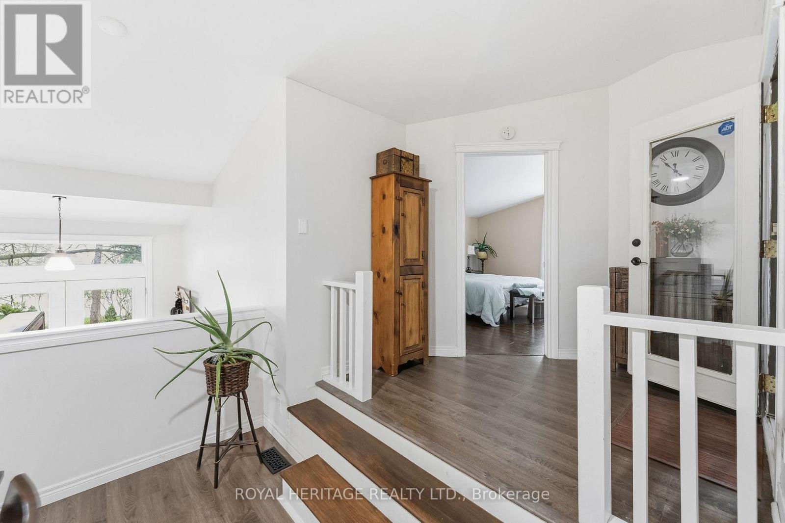 30 STOCKDALE ROAD - 10
