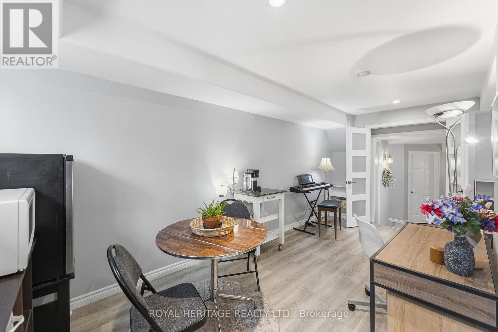 30 STOCKDALE ROAD - 19