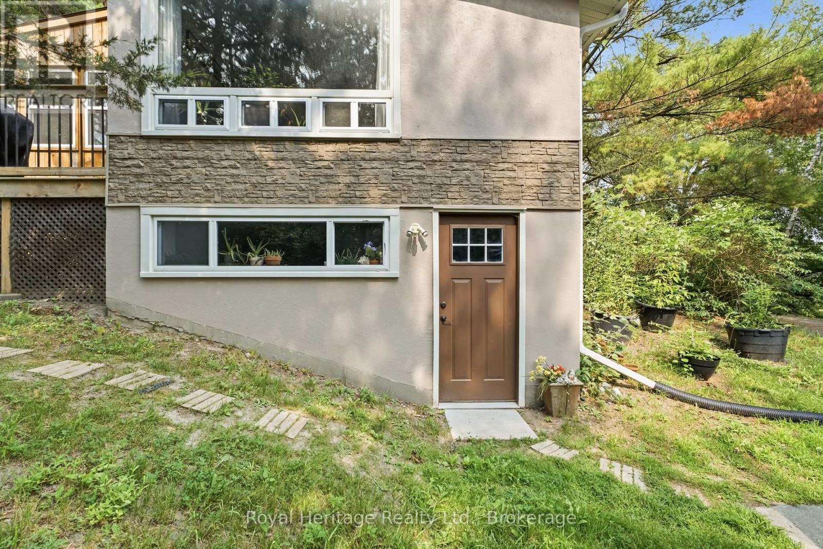 30 STOCKDALE ROAD - 35