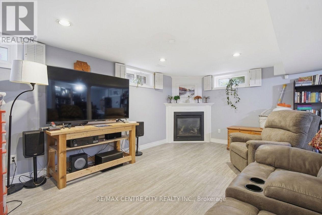 1199 JALNA BOULEVARD - 25