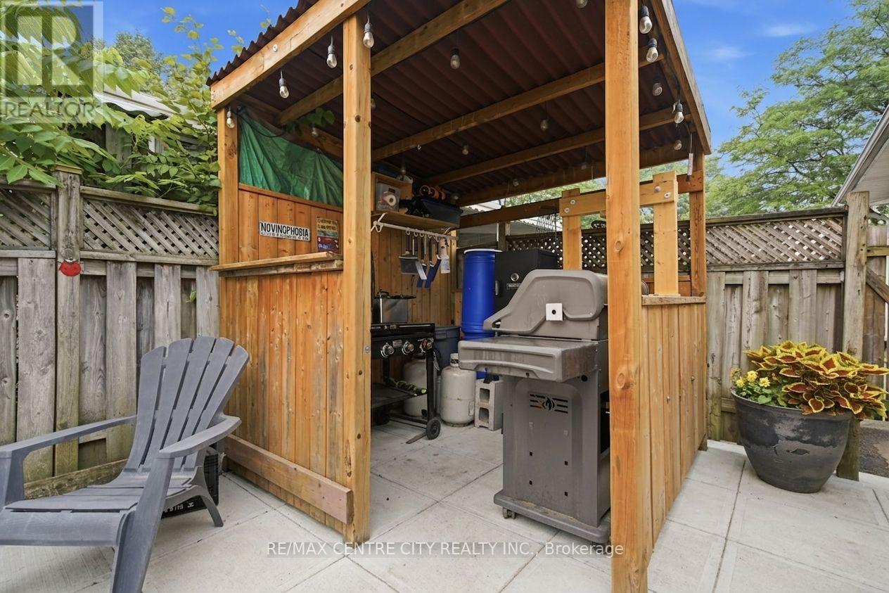 1199 JALNA BOULEVARD - 33