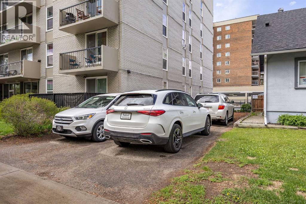 #102 1328 13 Avenue SW - 27