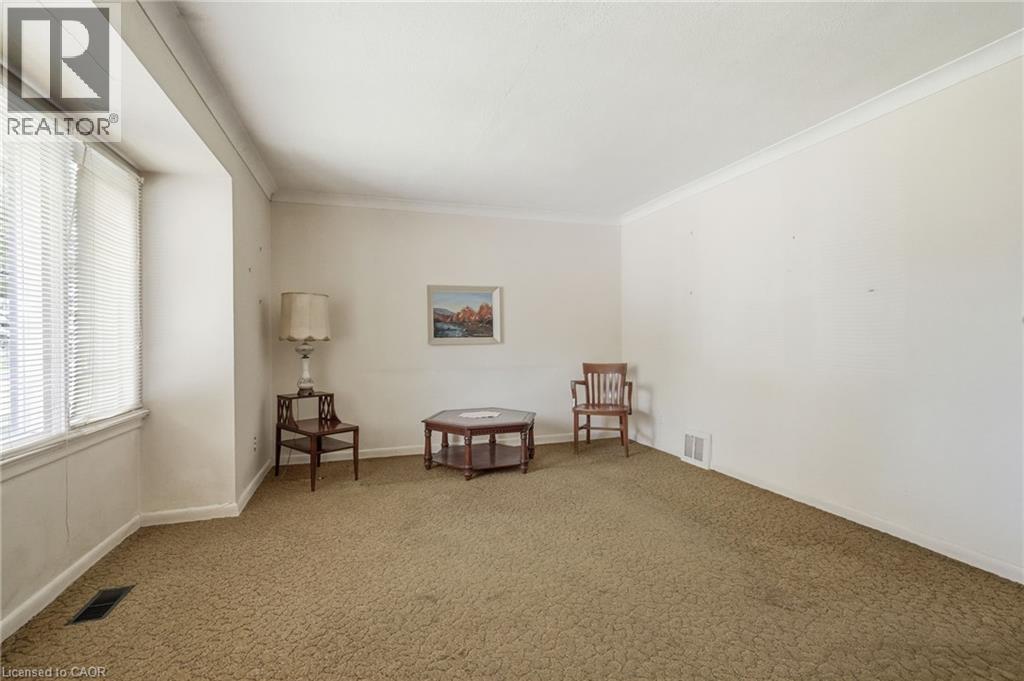 34 EATON Place - 4