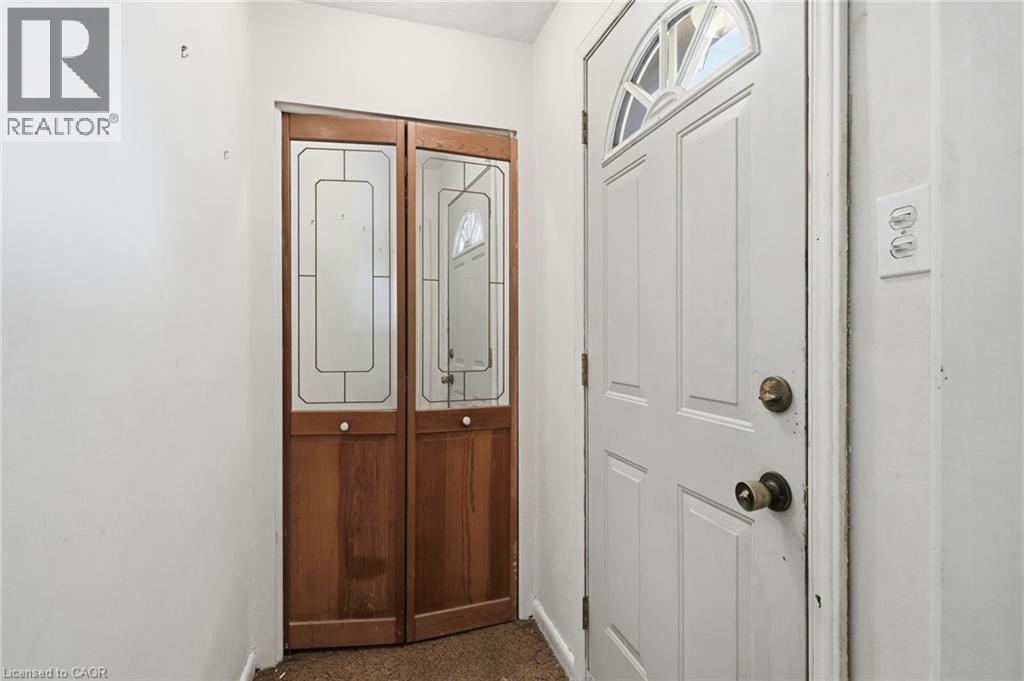 34 EATON Place - 3
