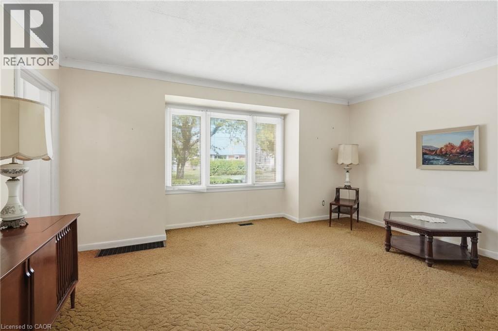 34 EATON Place - 5