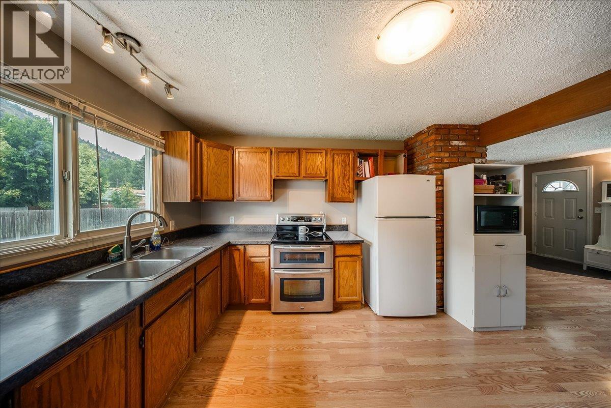 890 9TH Avenue - 7