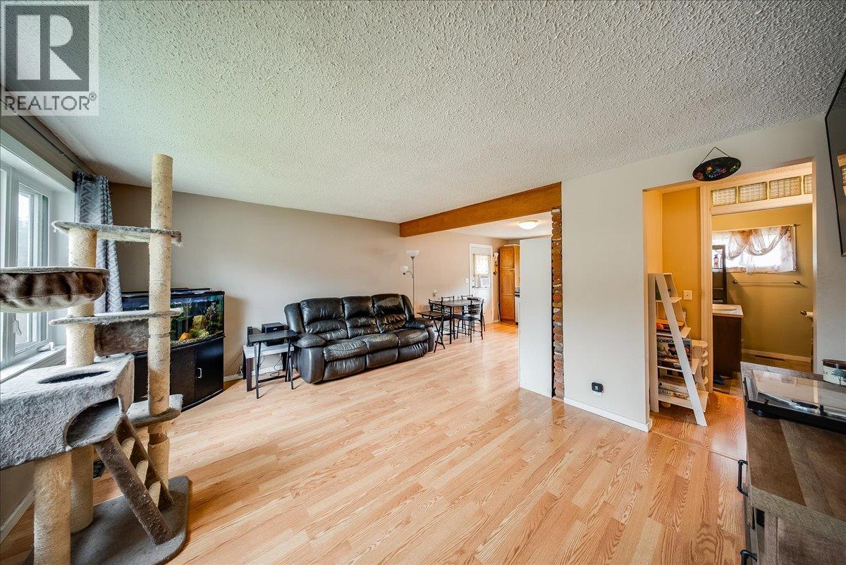 890 9TH Avenue - 6