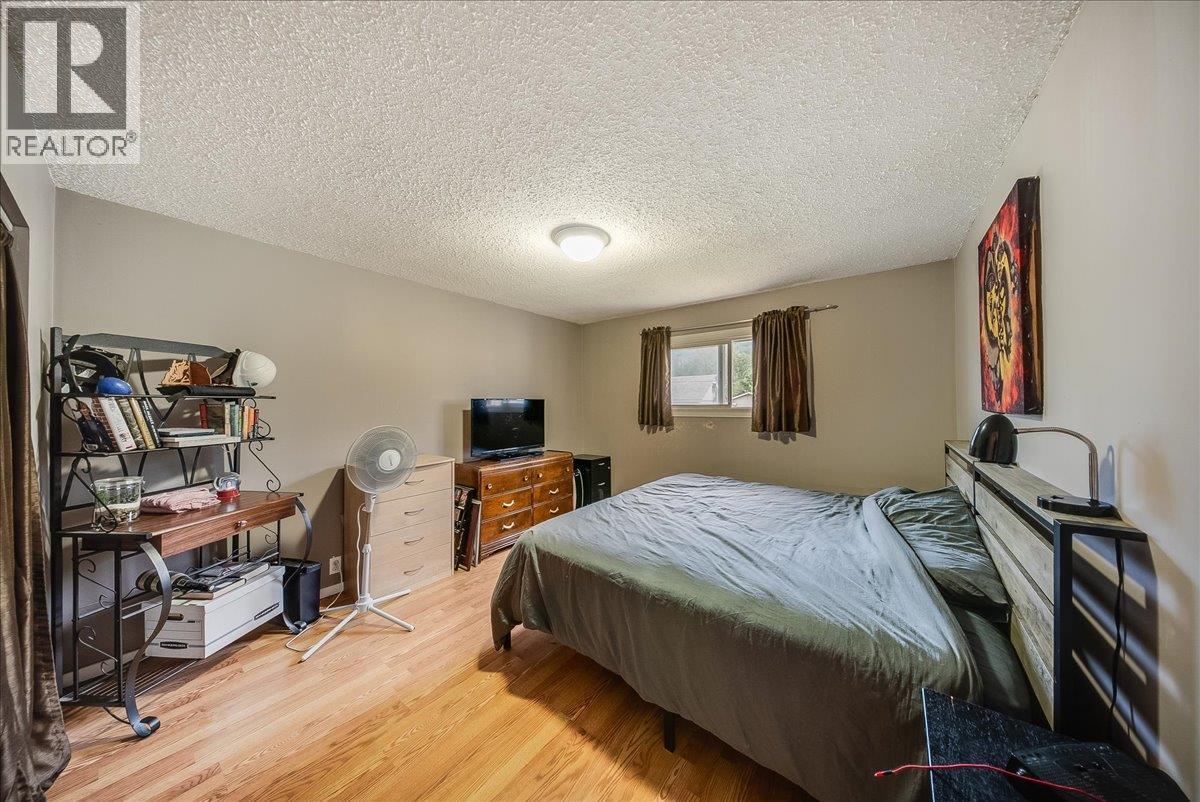 890 9TH Avenue - 14