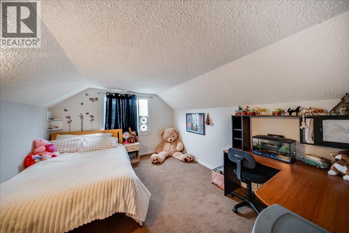 890 9TH Avenue - 18