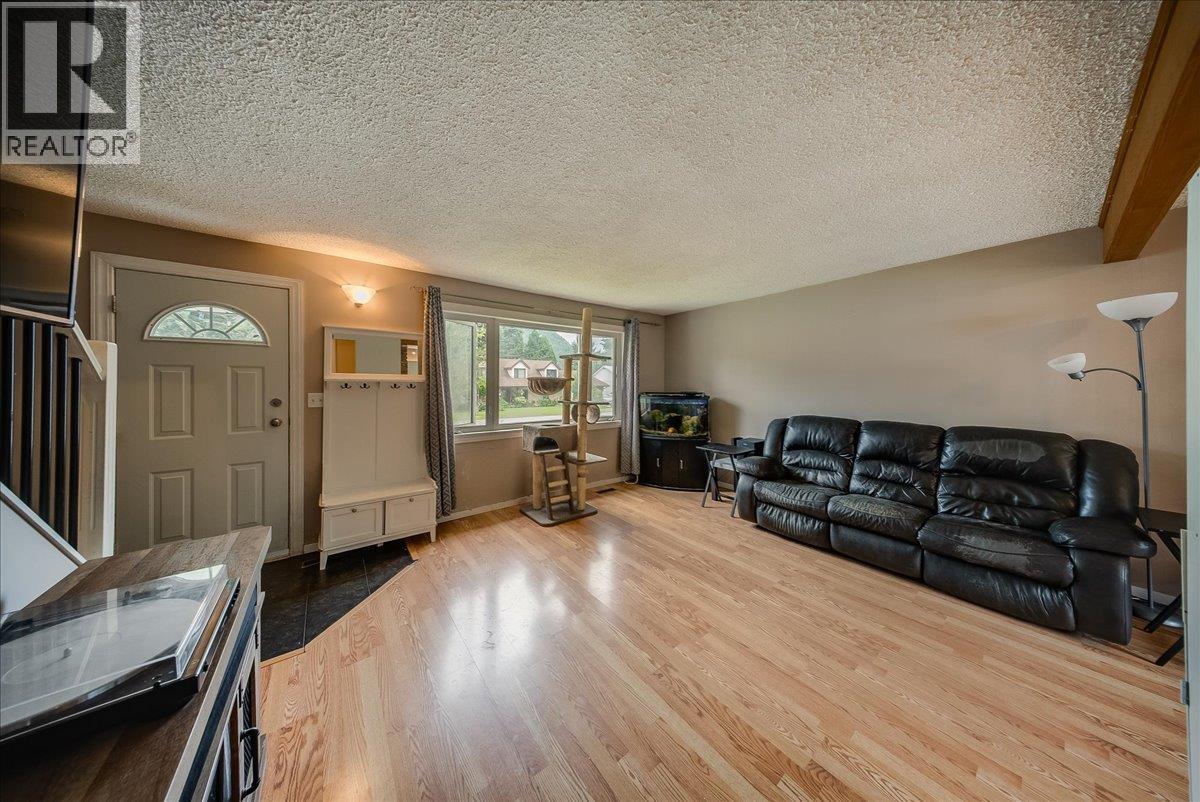 890 9TH Avenue - 3