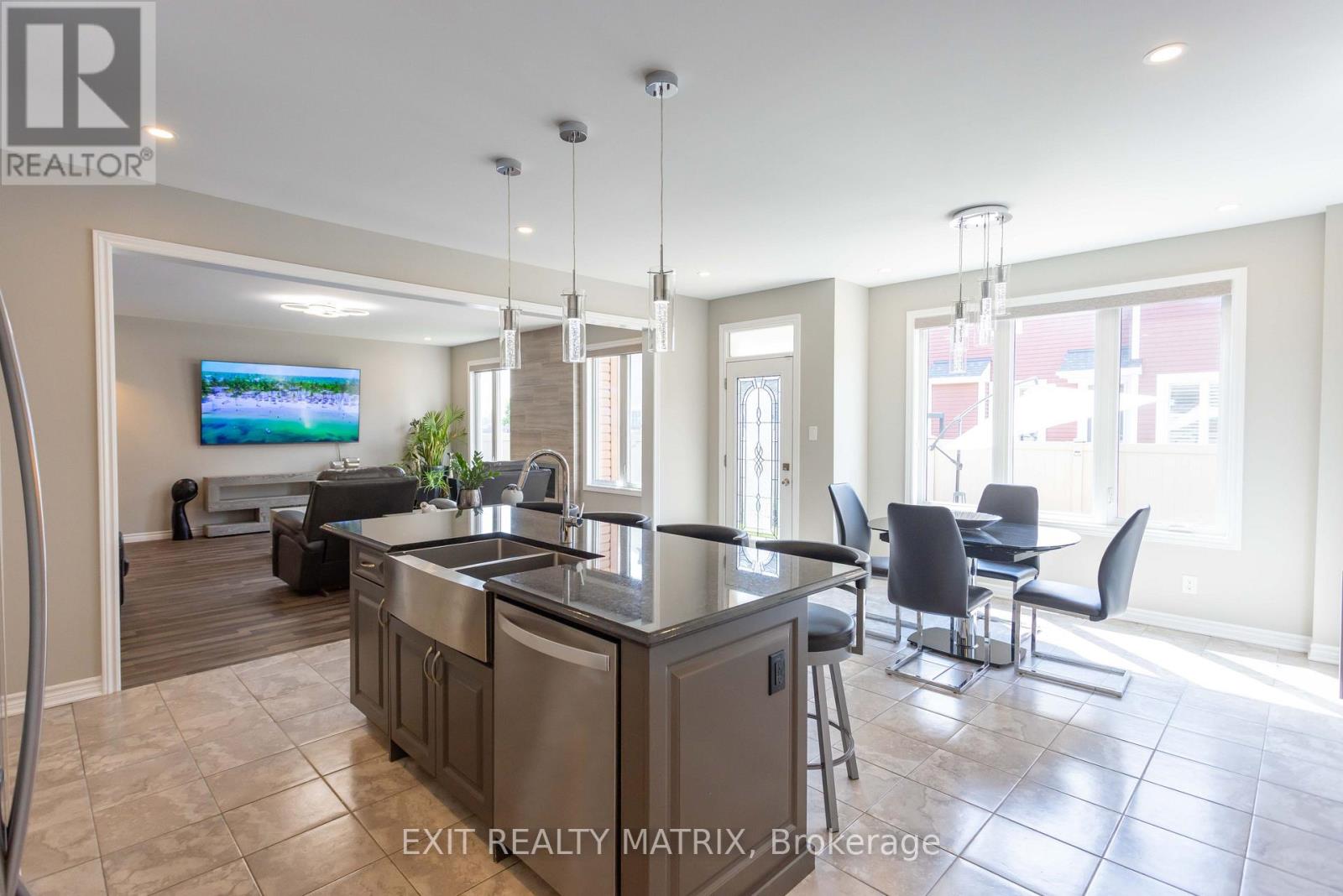 Condos for Sale in Ottawa – 555 ARUM TERRACE, Ottawa – By Peter Sagos - Image 15